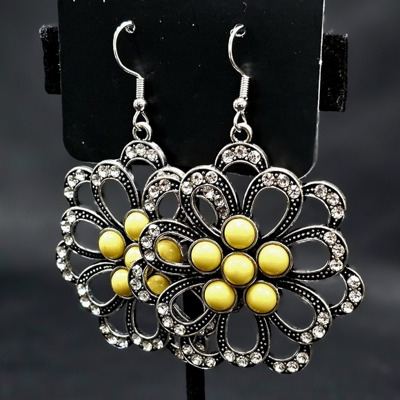 🌼'Dazzling Dewdrops' Earrings in Yellow - Paparazzi Accessories🌼 - Picture 2 of 4